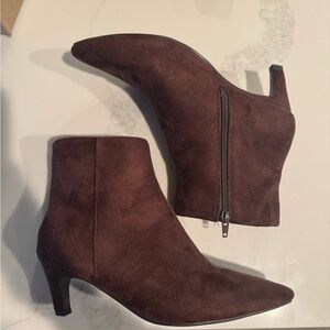 Universal Thread Taylor Kitten Heel Brown Booties